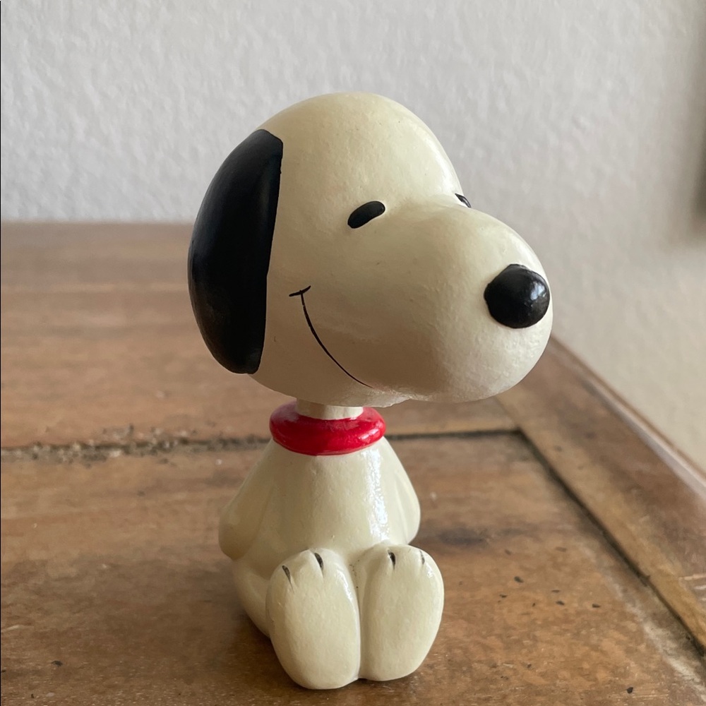 Vintage Snoopy Sitting Bobble Head 1966 United Featured Syndicate Inc.